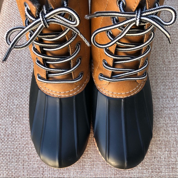 NIB sz 7 Upton Duck Toe Boot - Picture 11 of 13
